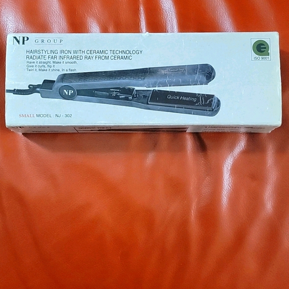 Ceramic Hair Iron - Picture 2 of 3